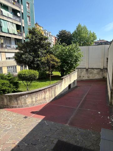 Box/posto auto in residenziale in Via Giambellino 57