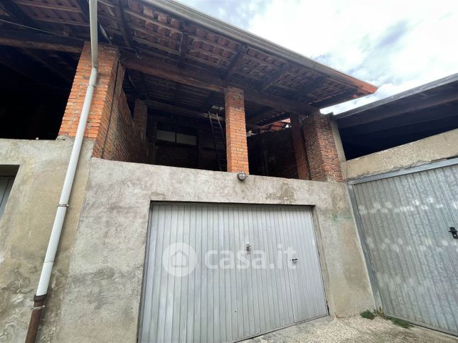 Box/posto auto in residenziale in Via Tarino 118