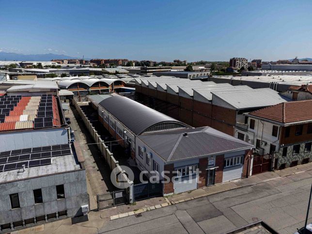 Capannone in commerciale in Via Andrea Sansovino 243