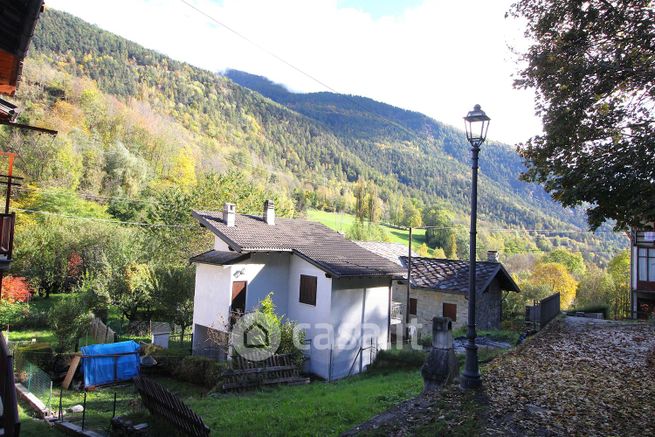 Casa indipendente in residenziale in Frazione Cerian 8