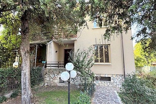 Casa bi/trifamiliare in residenziale in Via Federico Amadei