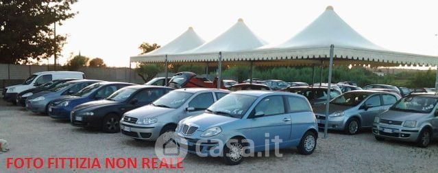 Capannone in commerciale in 