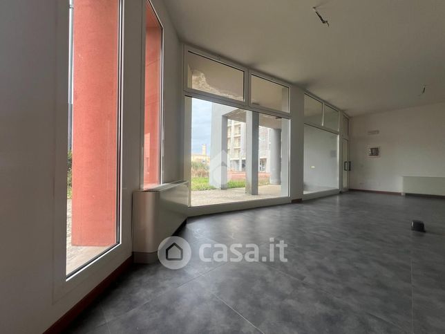 Ufficio in commerciale in Via Creti Martella 31
