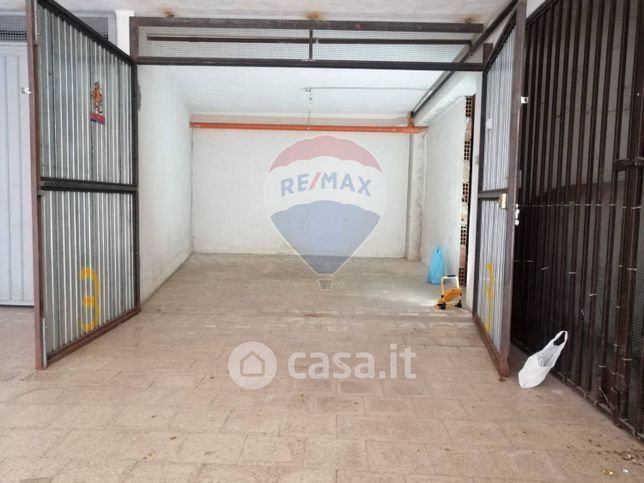 Box/posto auto in residenziale in Via Achille Grandi 14