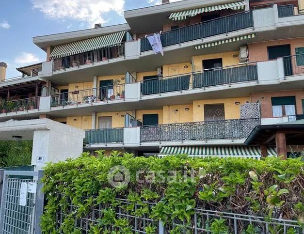 Appartamento in residenziale in Via Esino 83