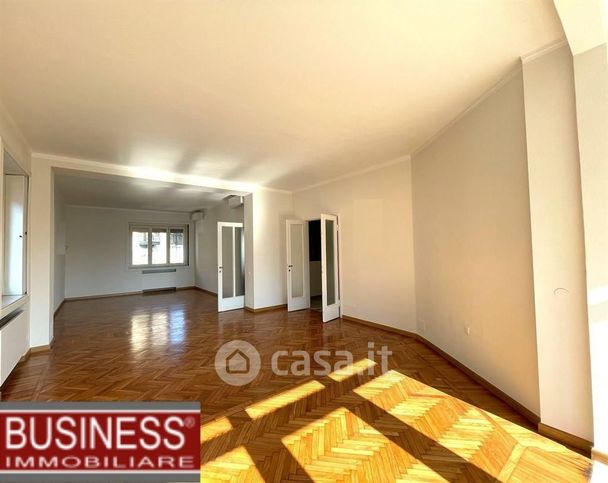 Appartamento in residenziale in Via Achille Zezon 8
