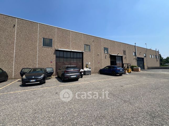 Capannone in commerciale in Via Giuseppe Garibaldi