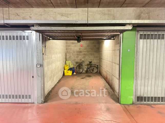 Box/posto auto in residenziale in Via Tullo Ostilio 6