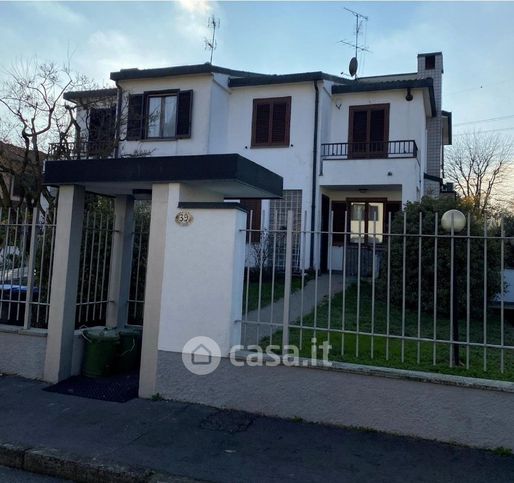 Casa bi/trifamiliare in residenziale in Via Catalani 39