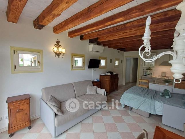 Appartamento in residenziale in Via Confine 10