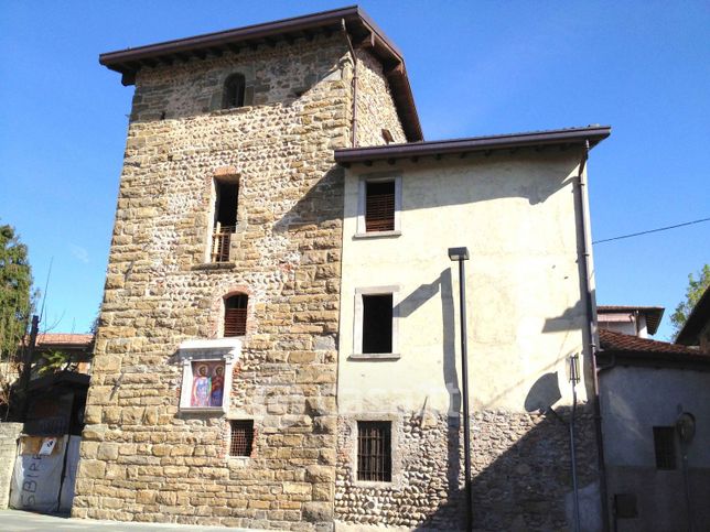 Rustico/casale in residenziale in Piazza San Fermo 29