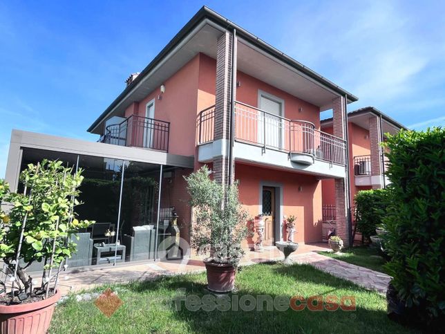Villa in residenziale in Strada del Giglio