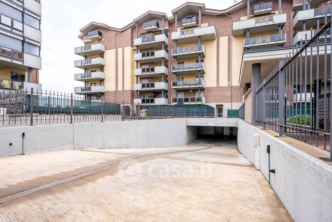 Box/posto auto in residenziale in Viale Nilde Iotti