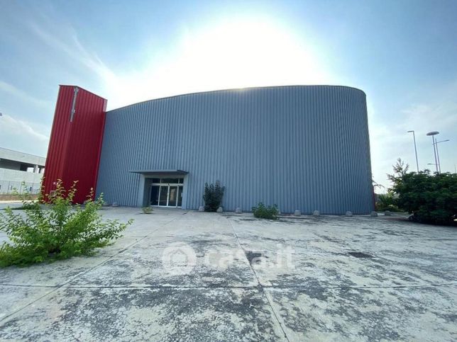 Capannone in commerciale in Via Fontana Rossa 58