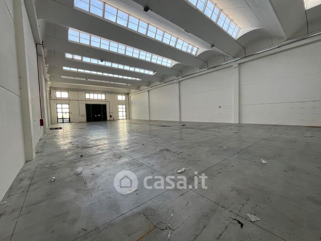Capannone in commerciale in Via Fonda di Mezzana 7