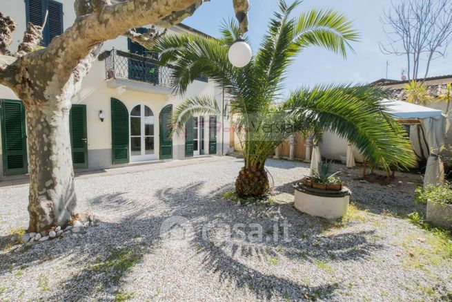 Villa in residenziale in 