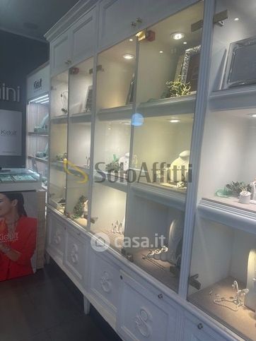 Negozio/locale commerciale in commerciale in 