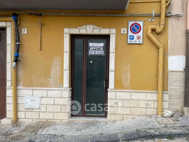 Ufficio in commerciale in Via Medaglia D'oro Portalone 5