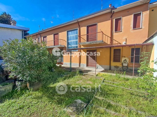 Casa indipendente in residenziale in Via Giacomo Leopardi 37