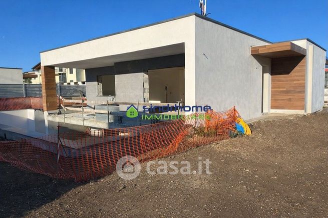 Casa bi/trifamiliare in residenziale in Via Antonio de Curtis