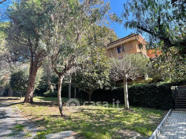 Villa in residenziale in Strada delle Catene