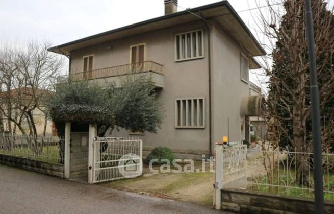 Appartamento in residenziale in Via Arola 4