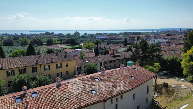 Appartamento in residenziale in Via Leutelmonte 17