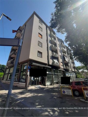 Box/posto auto in residenziale in Via Corio 11