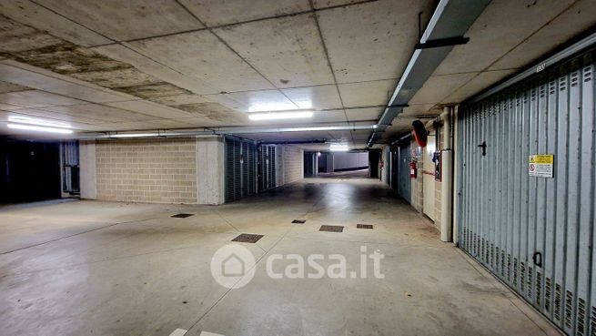 Garage/posto auto in residenziale in Via Giovanni Ansaldo 10