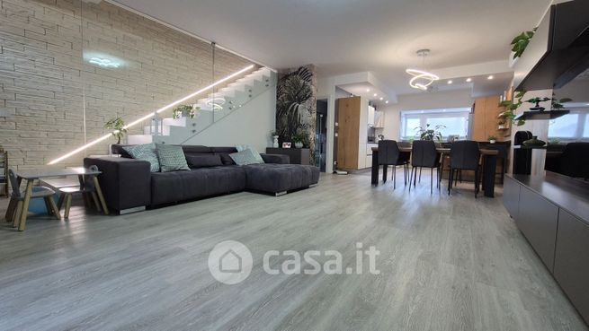 Casa bi/trifamiliare in residenziale in Via Martiri della Libertà 18