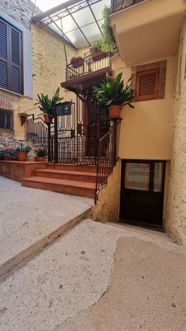 Appartamento in residenziale in Via Circonvallazione