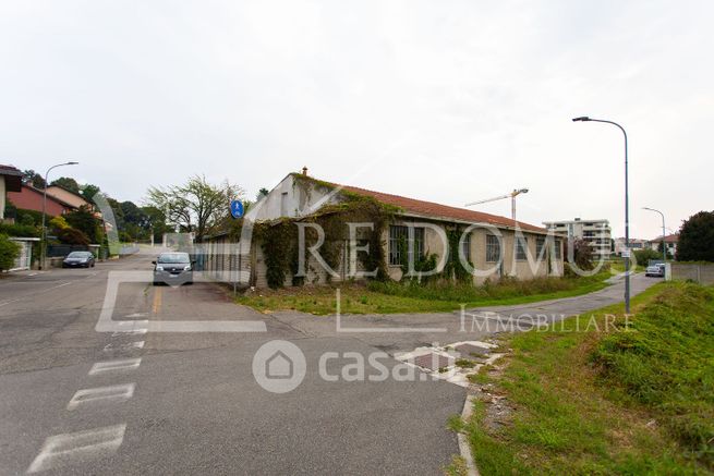 Capannone in commerciale in Via Don Orione 29