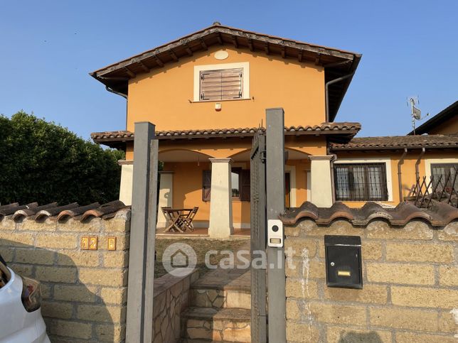 Casa bi/trifamiliare in residenziale in Via degli Abeti