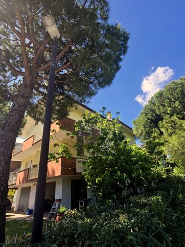Casa indipendente in residenziale in Via Umberto Giordano