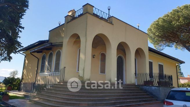 Villa in residenziale in Via Tuscolana 242