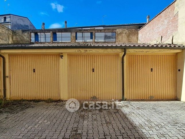 Box/posto auto in residenziale in Via Giacomo Matteotti 32