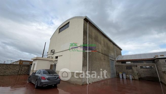 Capannone in commerciale in Via Maiorana