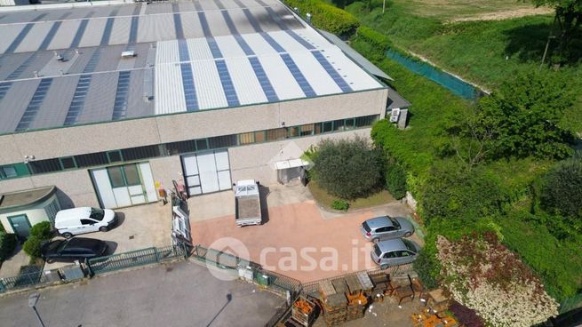 Capannone in commerciale in Via Monte Baldo