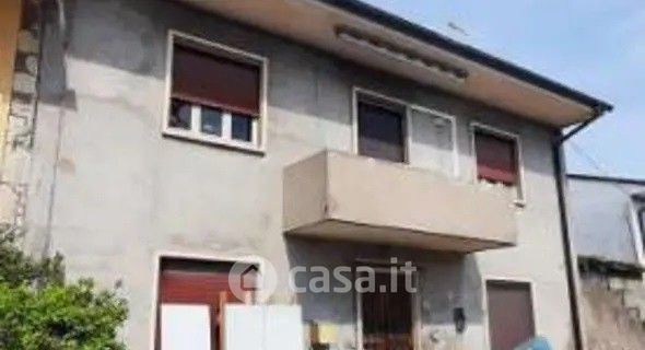 Appartamento in residenziale in Via Croce di Pietra 21