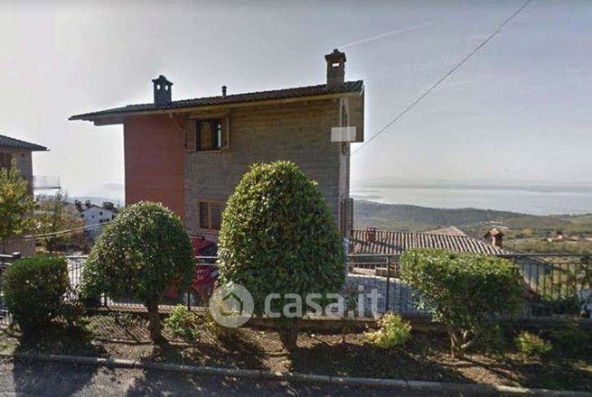 Casa indipendente in residenziale in Via IV Novembre 4