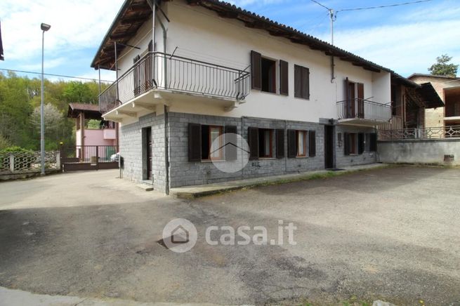 Casa bi/trifamiliare in residenziale in Frazione S.Antonio 41