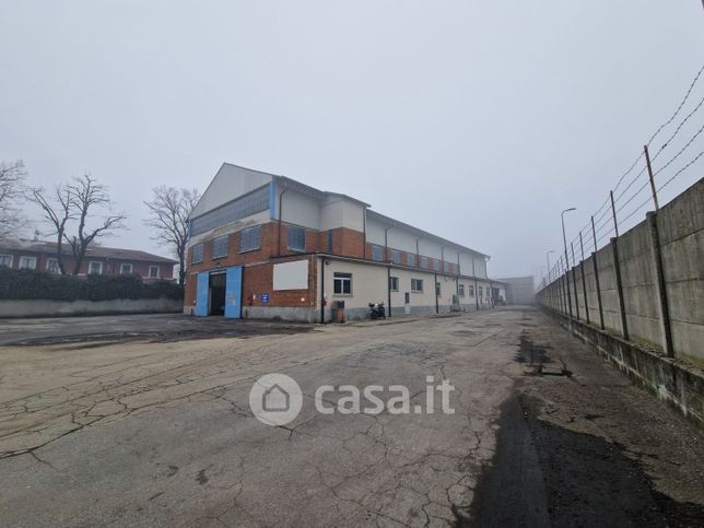 Capannone in commerciale in Via Triboniano