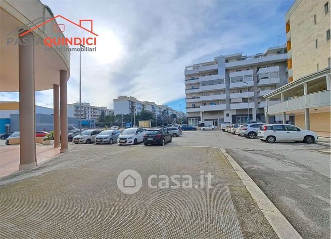 Box/posto auto in residenziale in Viale Ezio Vanoni 47 C