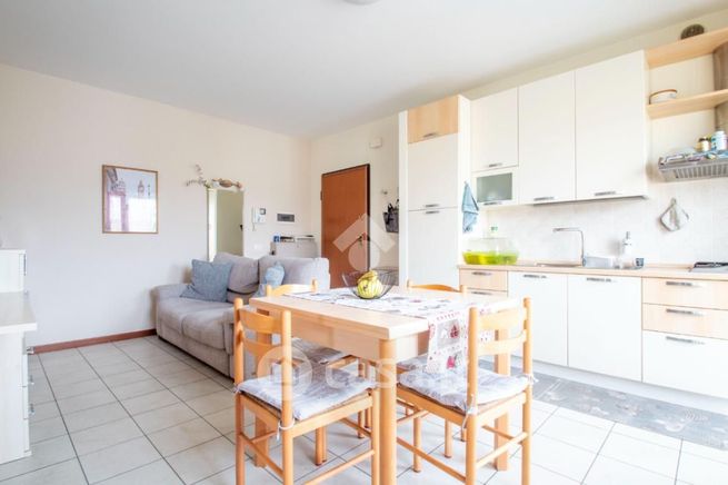 Appartamento in residenziale in Via Lago d'Iseo 24