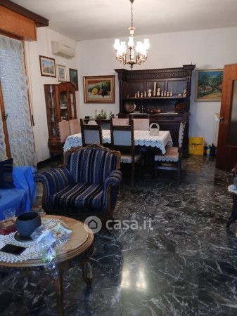 Casa indipendente in residenziale in 