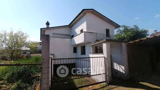 Appartamento in residenziale in Via Adamello 5