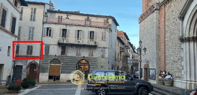 Ufficio in commerciale in Salita San Giovanni 1