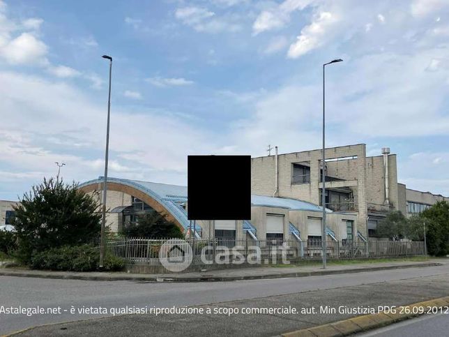 Capannone in commerciale in Via A. B. Sabin 2