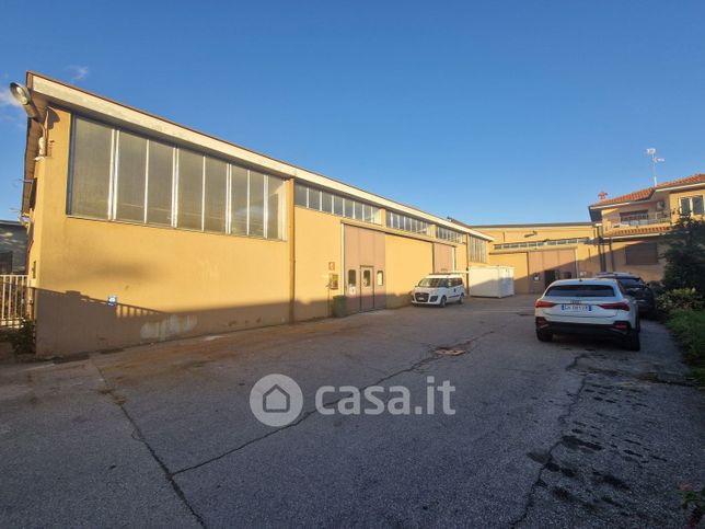 Capannone in commerciale in Via Don Luigi Sturzo