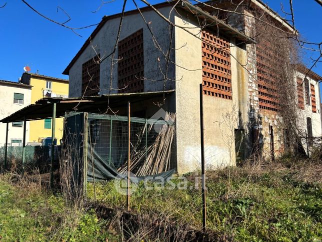 Casa bi/trifamiliare in residenziale in Via Vecchia II